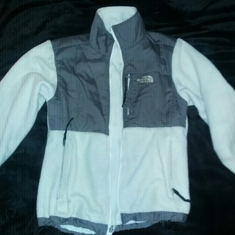 🚨🚨GRAY&WHITE NORTHFACE JACKET!!!